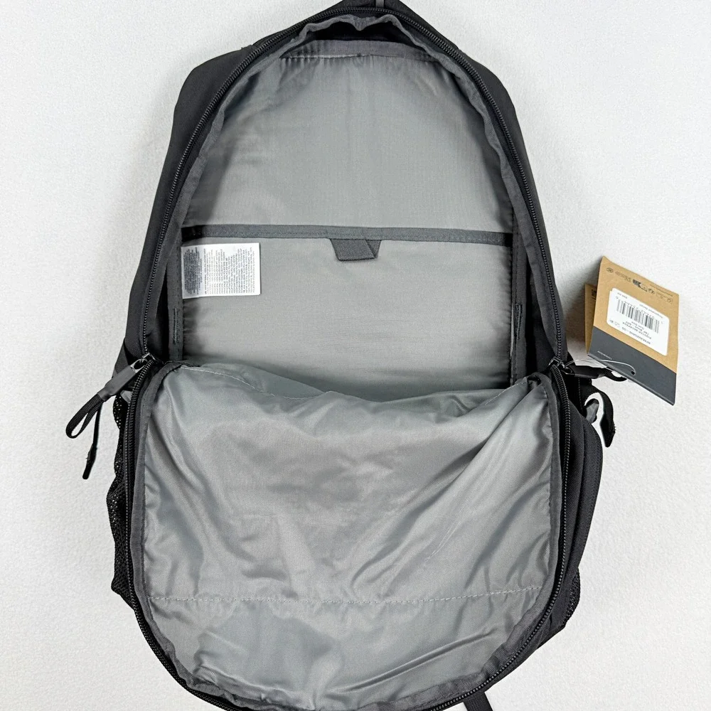 The North Face Pivoter Backpack / TNF Black White